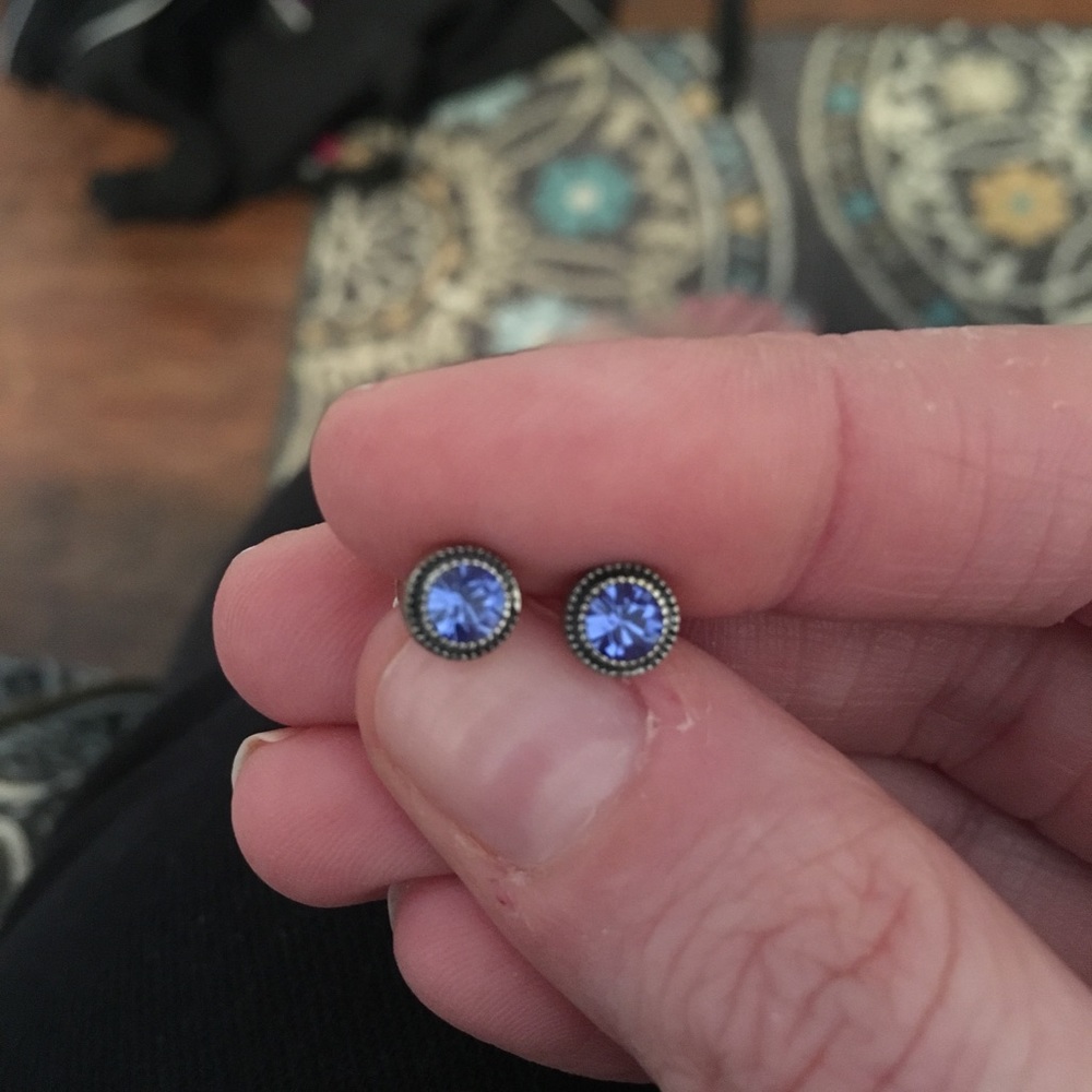 💜3 for $8💜 Sapphire studs